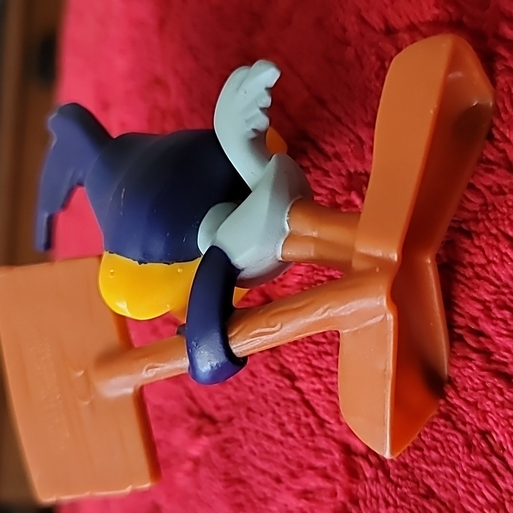 LOONEY TUNES ROAD RUNNER MCDONALDS, 2020 FIGURE WITH SIGN - Picture 3 of 4